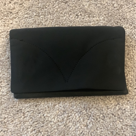 Running Buddy Magnetic Buddy Pouch – Beltless “No Bounce” Pouch / Waist Pack - Picture 4 of 12